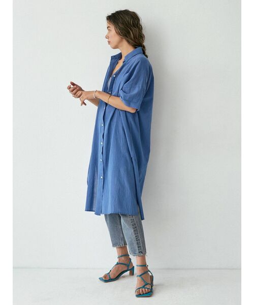 Ungrid（アングリッド）の「サイドスリットロングシャツ（シャツ/ブラウス・レディース・ブラウン/オフホワイト/ブルー・FREE）」の5枚目の写真