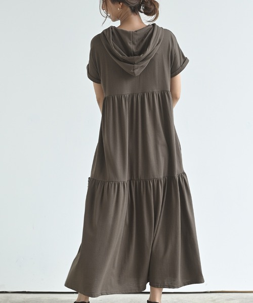 rps（アールピーエス）の「ティアードパーカーワンピース（ワンピース・レディース・ブラック/ベージュ/ブラウン・M）」の20枚目の写真