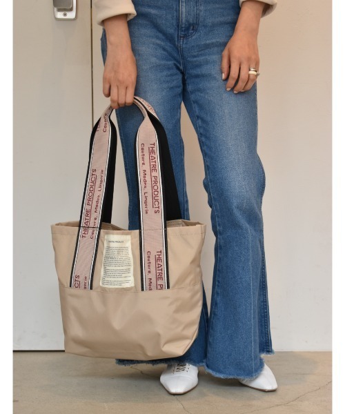 THEATRE PRODUCTS(シアタープロダクツ)の「NYLON TOTE “MISSISSIPPI” -M-(トートバッグ・レディース・ベージュ/グレー/ブラウン・FREE)」の3枚目の写真