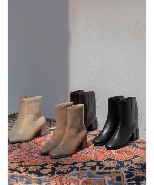 AMERICAN HOLIC（アメリカンホリック）の「ふっくらクッションチャンキーヒールショートブーツ（ブーツ・レディース・ブラウン/グレイッシュベージュ/ブラック/アイボリー・M/S/L）」の11枚目の写真