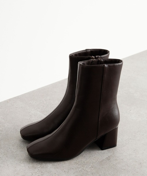 AMERICAN HOLIC（アメリカンホリック）の「ふっくらクッションチャンキーヒールショートブーツ（ブーツ・レディース・ブラウン/グレイッシュベージュ/ブラック/アイボリー・M/S/L）」の3枚目の写真