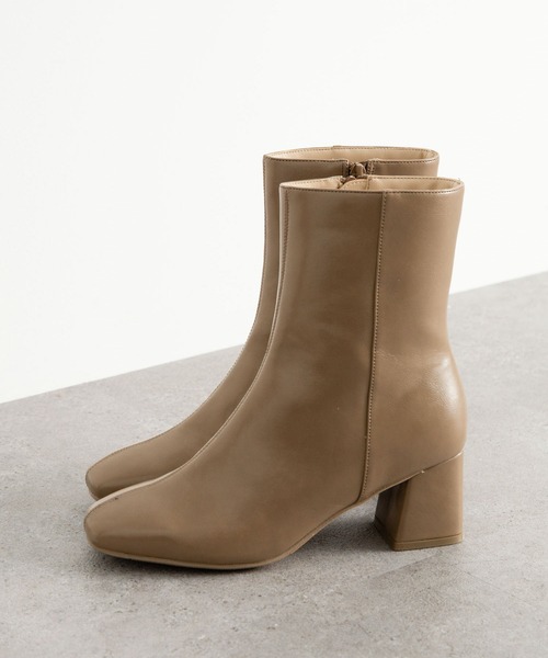 AMERICAN HOLIC（アメリカンホリック）の「ふっくらクッションチャンキーヒールショートブーツ（ブーツ・レディース・ブラウン/グレイッシュベージュ/ブラック/アイボリー・M/S/L）」の6枚目の写真