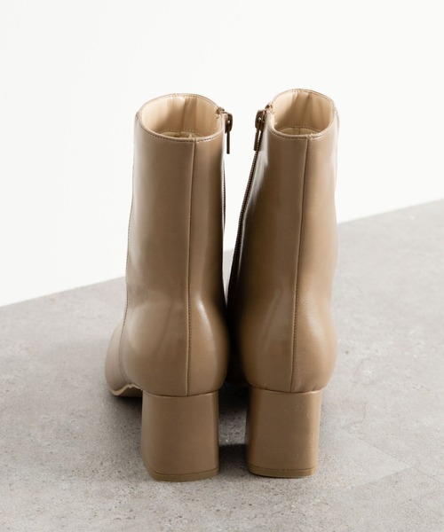 AMERICAN HOLIC（アメリカンホリック）の「ふっくらクッションチャンキーヒールショートブーツ（ブーツ・レディース・ブラウン/グレイッシュベージュ/ブラック/アイボリー・M/S/L）」の8枚目の写真