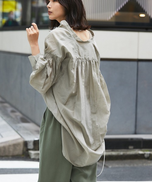 RIVE DROITE（リヴドロワ）の「ニュアンスカラーで上品な印象に　綿シルクシャーリングブラウス（シャツ/ブラウス・レディース・ベージュ/ブラウン/オフホワイト・FREE）」の6枚目の写真