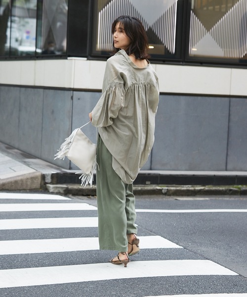 RIVE DROITE（リヴドロワ）の「ニュアンスカラーで上品な印象に　綿シルクシャーリングブラウス（シャツ/ブラウス・レディース・ベージュ/ブラウン/オフホワイト・FREE）」の21枚目の写真