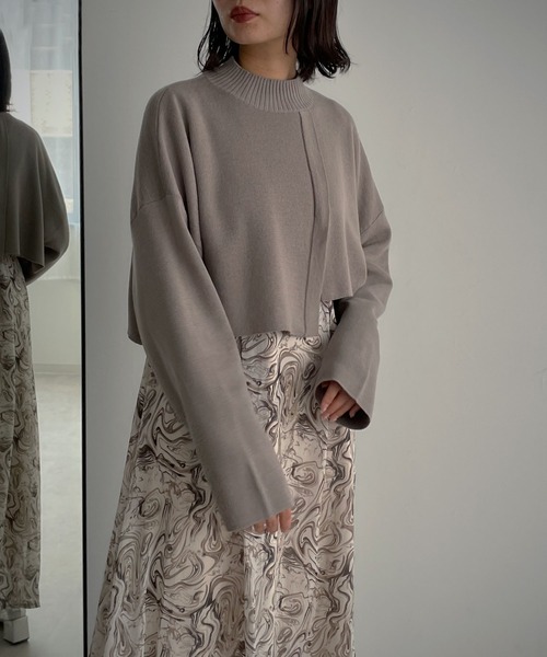 &g'aime(アンジェム)の「【&g’aime】ケープレイヤードニット(ニット/セーター・レディース・ブラック/ブラウン/グレー/グレイッシュベージュ・FREE)」の2枚目の写真