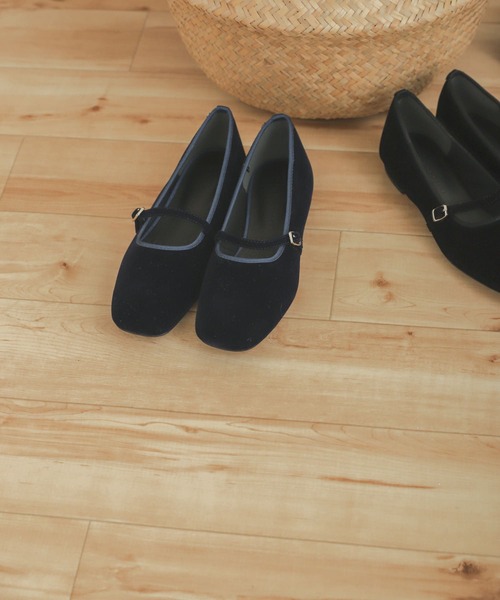 SENSE OF PLACE by URBAN RESEARCH(センスオブプレイスバイアーバンリサーチ)の「スクエアトウワンストラップベロアシューズ(その他シューズ・レディース・バーガンディー/ネイビー/ブラック・MEDIUM/SMALL/LARGE)」の3枚目の写真