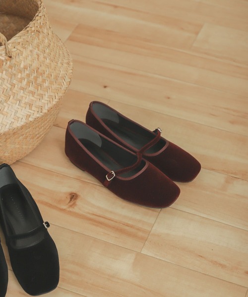 SENSE OF PLACE by URBAN RESEARCH(センスオブプレイスバイアーバンリサーチ)の「スクエアトウワンストラップベロアシューズ(その他シューズ・レディース・バーガンディー/ネイビー/ブラック・MEDIUM/SMALL/LARGE)」の1枚目の写真