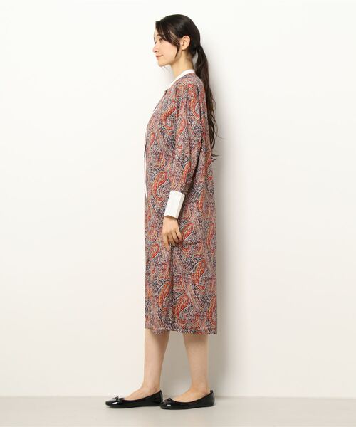 NICOLE white（ニコルホワイト）の「ペイズリー柄クレリック バンドカラー ワンピース（ワンピース・レディース・オレンジ系/ブラック系・FREE）」の4枚目の写真