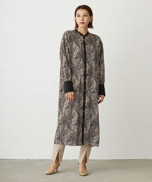 NICOLE white（ニコルホワイト）の「ペイズリー柄クレリック バンドカラー ワンピース（ワンピース・レディース・オレンジ系/ブラック系・FREE）」の2枚目の写真