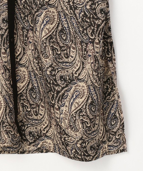 NICOLE white（ニコルホワイト）の「ペイズリー柄クレリック バンドカラー ワンピース（ワンピース・レディース・オレンジ系/ブラック系・FREE）」の8枚目の写真