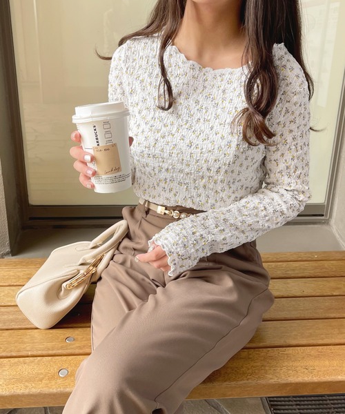 apres jour(アプレジュール)の「シャーリング花柄ロングスリーブ【ZOZOTOWN限定アイテム】(Tシャツ/カットソー・レディース・オフホワイト/アイボリー/ホワイト系その他/その他・フリー/X-LARGE)」の4枚目の写真