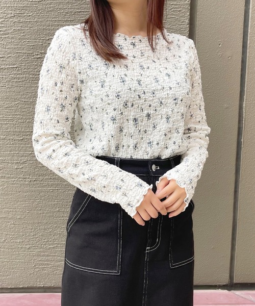 apres jour(アプレジュール)の「シャーリング花柄ロングスリーブ【ZOZOTOWN限定アイテム】(Tシャツ/カットソー・レディース・オフホワイト/アイボリー/ホワイト系その他/その他・フリー/X-LARGE)」の6枚目の写真