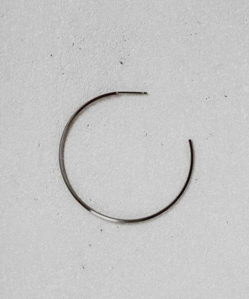 and cloud(アンドクラウド)の「Hoop Pierce L / Single(ピアス(片耳用)・レディース・シルバー/ブラック/イエローゴールド・FREE)」の2枚目の写真