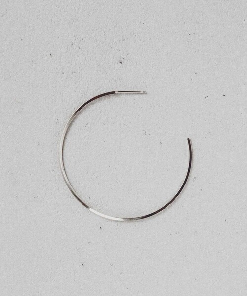 and cloud(アンドクラウド)の「Hoop Pierce L / Single(ピアス(片耳用)・レディース・シルバー/ブラック/イエローゴールド・FREE)」の4枚目の写真