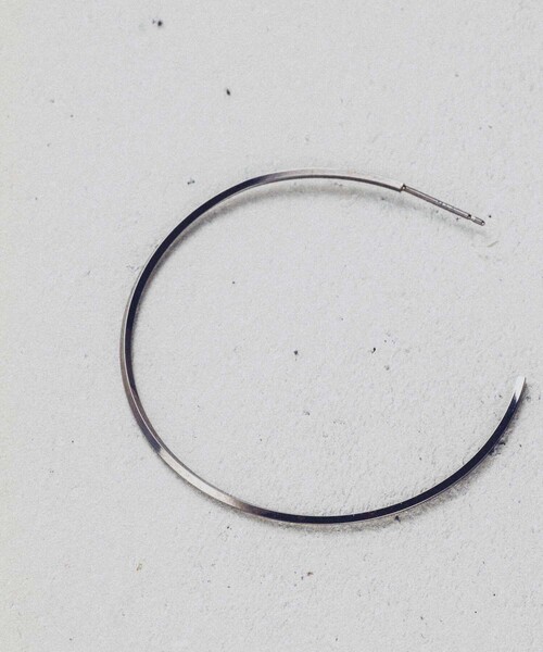 and cloud(アンドクラウド)の「Hoop Pierce L / Single(ピアス(片耳用)・レディース・シルバー/ブラック/イエローゴールド・FREE)」の5枚目の写真