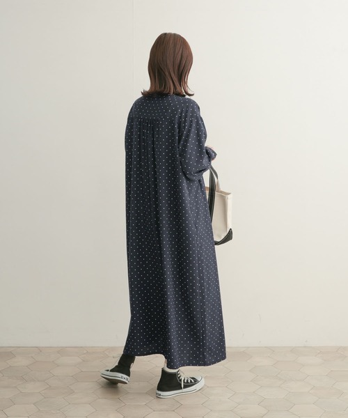 URBAN RESEARCH DOORS（アーバンリサーチドアーズ）の「ドットギャザーワンピース（ワンピース・レディース・ネイビー/ブラック・ONE）」の17枚目の写真