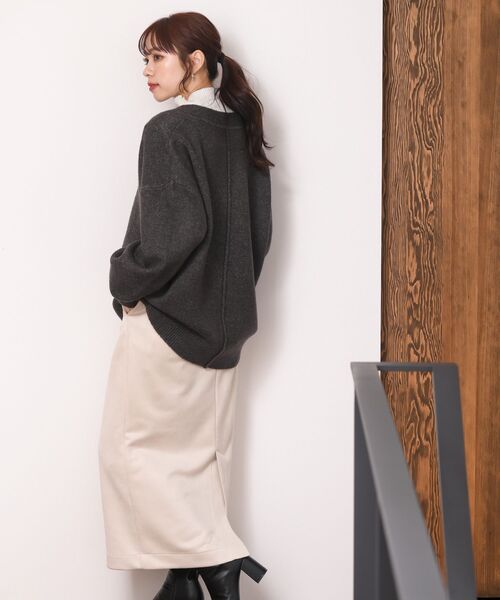 rps（アールピーエス）の「深Ｖネックニットプルオーバー（ニット/セーター・レディース・チャコールグレー/ベージュ/グリーン/オートミール/ミント・フリー）」の8枚目の写真