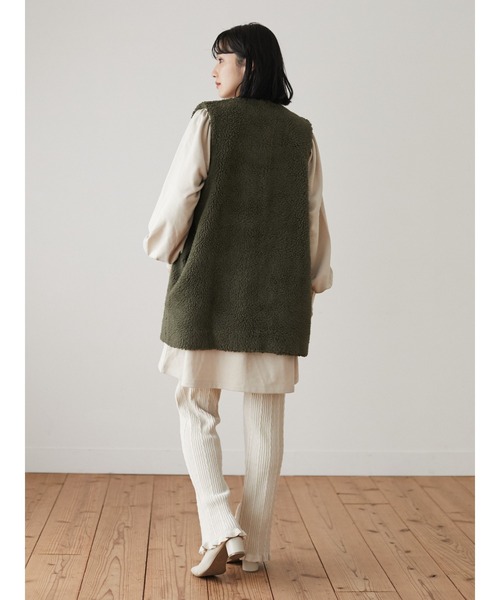 ELENCARE DUE（エレンカーレデュエ）の「・ELENCARE DUE ボアロングベスト＊（ベスト・レディース・ベージュ/チャコールグレー/カーキ・FREE）」の5枚目の写真