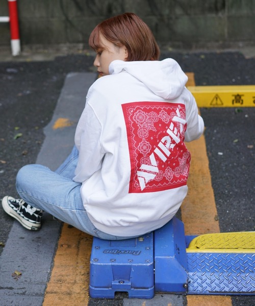 AVIREX(アヴィレックス)の「【直営店限定】バンダナ ボックス ロゴ パーカー / BANDANA PRINT BOX LOGO PARKA Ⅱ / アヴィレックス(パーカー・レディース・ブラック/レッド/ブラック系その他/レッド系その他・MEDIUM/LARGE/X-LARGE/XX-LARGE)」の20枚目の写真