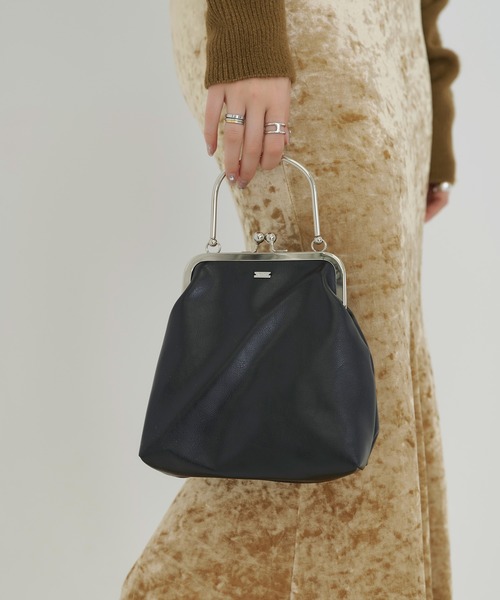 TINA：JOJUN（ティーナジョジュン）の「がま口 ハンドバッグ TINA：JOJUN（ハンドバッグ・レディース・ゴールド/ブラック・F）」の6枚目の写真