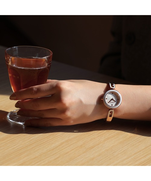 FURLA（フルラ）の「FURLA FURLA BANGLE アナログ腕時計 WW00010006L3 レディース（アナログ腕時計・レディース・ホワイト・FREE）」の2枚目の写真