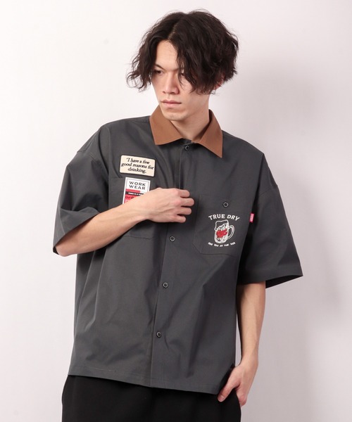 POWER TO THE PEOPLE(パワートゥーザピープル)の「POWER TO THE PEOPLE ワッペンワークシャツ(シャツ/ブラウス・メンズ・サックスブルー/アイボリー/チャコールグレー/ブラウン・L/M)」の3枚目の写真