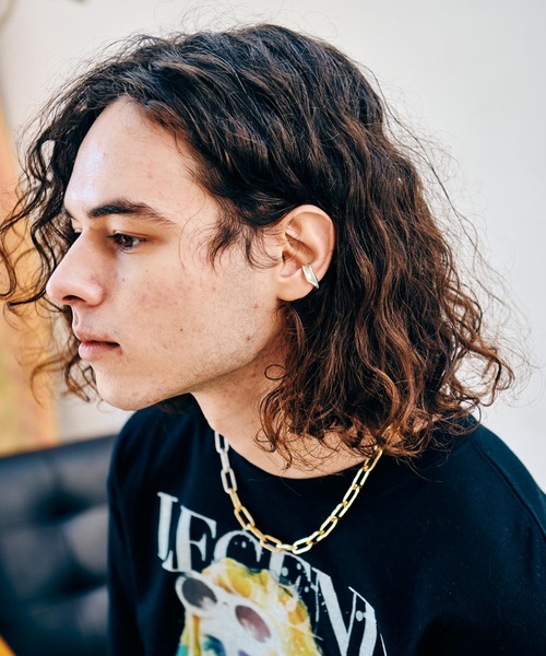 glamb（グラム）の「Twisted Ear Cuff / ツイステッドイヤーカフ（イヤーカフ・メンズ・シルバー・FREE）」の2枚目の写真