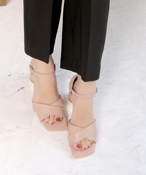 SOROTTO（ソロット）の「ラウンドヒールのクロスストラップスクエアトゥサンダル（サンダル・レディース・ホワイト/ブラック/ブラウン/ピンク/イエロー・22.5cm/23.5cm/24.5cm/23.0cm/24.0cm）」の18枚目の写真