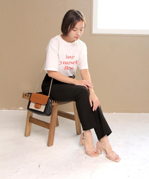 SOROTTO（ソロット）の「ラウンドヒールのクロスストラップスクエアトゥサンダル（サンダル・レディース・ホワイト/ブラック/ブラウン/ピンク/イエロー・22.5cm/23.5cm/24.5cm/23.0cm/24.0cm）」の16枚目の写真