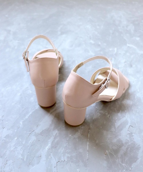 SOROTTO（ソロット）の「ラウンドヒールのクロスストラップスクエアトゥサンダル（サンダル・レディース・ホワイト/ブラック/ブラウン/ピンク/イエロー・22.5cm/23.5cm/24.5cm/23.0cm/24.0cm）」の14枚目の写真