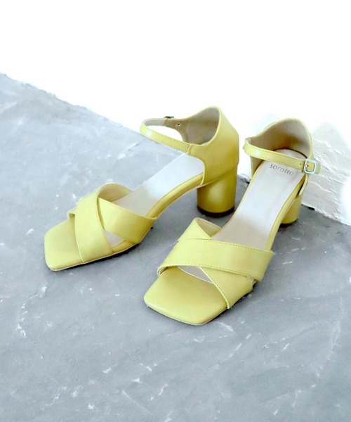 SOROTTO（ソロット）の「ラウンドヒールのクロスストラップスクエアトゥサンダル（サンダル・レディース・ホワイト/ブラック/ブラウン/ピンク/イエロー・22.5cm/23.5cm/24.5cm/23.0cm/24.0cm）」の12枚目の写真