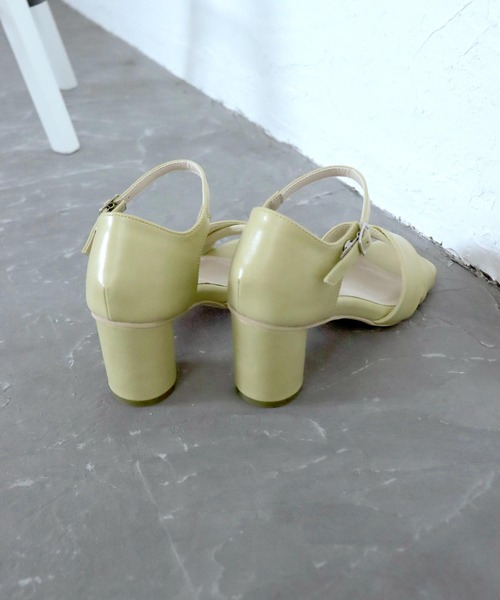 SOROTTO（ソロット）の「ラウンドヒールのクロスストラップスクエアトゥサンダル（サンダル・レディース・ホワイト/ブラック/ブラウン/ピンク/イエロー・22.5cm/23.5cm/24.5cm/23.0cm/24.0cm）」の13枚目の写真