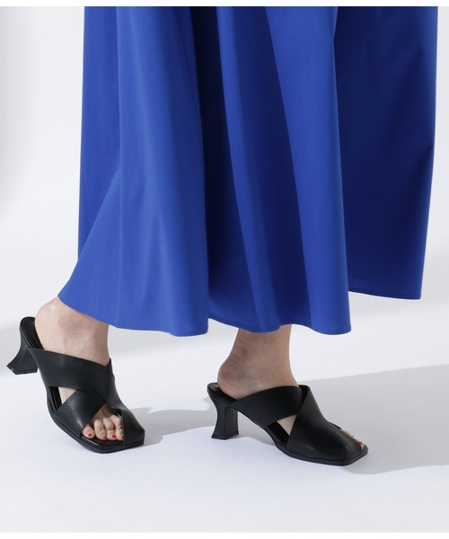 Settimissimo（セッティミッシモ）の「アシンメトリーサイドオープンサンダル（サンダル・レディース・ブラック/オフホワイト・S/M/L）」の9枚目の写真