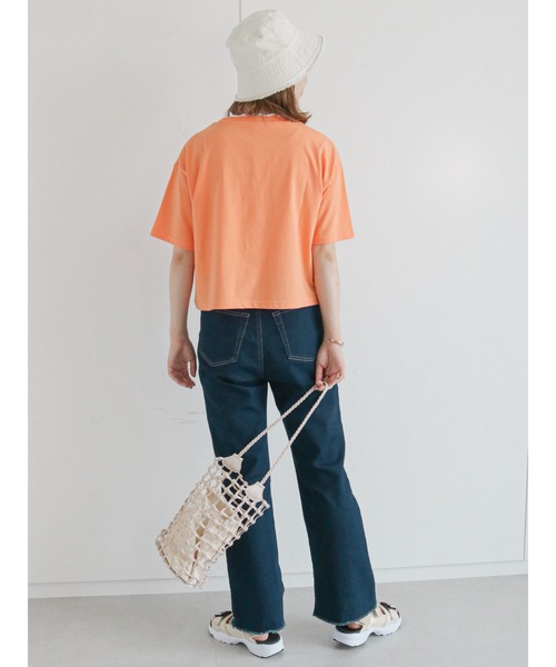 ehka sopo（エヘカソポ）の「クロップド丈ロゴTシャツ（Tシャツ/カットソー・レディース・オフホワイト/オレンジ/パープル/ブラック・ﾌﾘ-）」の8枚目の写真