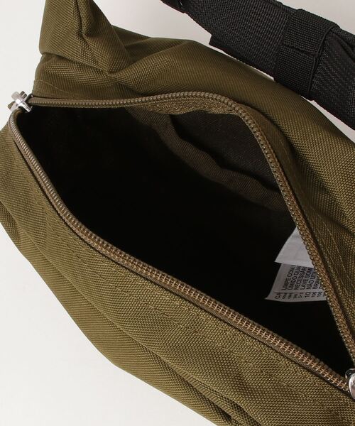 JANSPORT（ジャンスポーツ）の「【JANSPORT】FIFTH AVENUE（ボディバッグ/ウエストポーチ・メンズ・アーミー・FREE）」の3枚目の写真