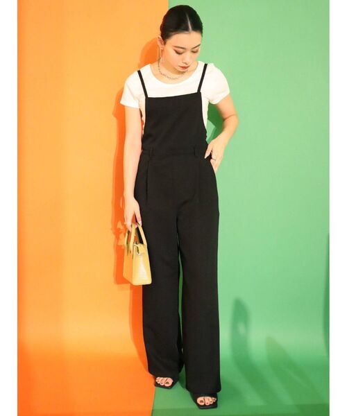 EVRIS（エヴリス）の「バッククロスツイルサロペット（サロペット/オーバーオール・レディース・ブラック/ベージュ/グリーン・FREE）」の2枚目の写真