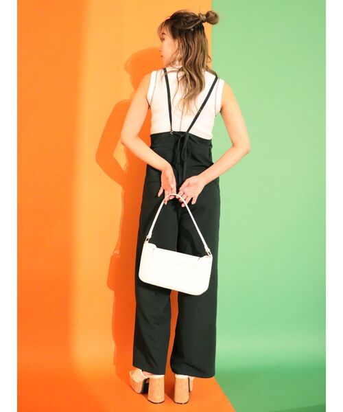 EVRIS（エヴリス）の「バッククロスツイルサロペット（サロペット/オーバーオール・レディース・ブラック/ベージュ/グリーン・FREE）」の12枚目の写真