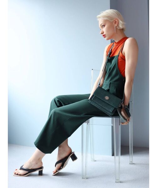 EVRIS（エヴリス）の「バッククロスツイルサロペット（サロペット/オーバーオール・レディース・ブラック/ベージュ/グリーン・FREE）」の13枚目の写真