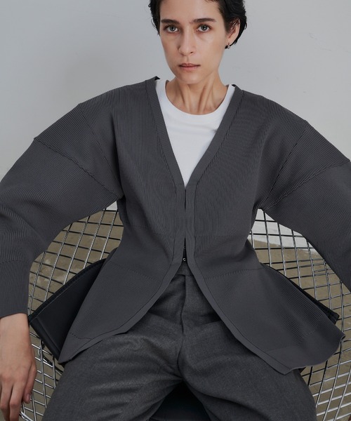 CEL ANSWER（シーイーエルアンサー）の「ボリュームスリーブカーディガン（カーディガン/ボレロ・レディース・ネイビー/ブラック/チャコールグレー・FREE）」の9枚目の写真