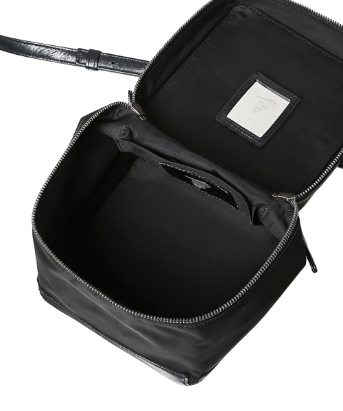 discord Yohji Yamamoto(ディスコード ヨウジヤマモト)の「Cube キューブ バッグ(ショルダーバッグ・レディース・ブラック・FREE)」の10枚目の写真