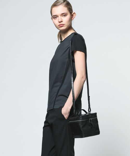 discord Yohji Yamamoto(ディスコード ヨウジヤマモト)の「Cube キューブ バッグ(ショルダーバッグ・レディース・ブラック・FREE)」の2枚目の写真