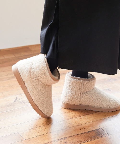 mooimooi（モーイモーイ）の「撥水ショート ムートンブーツ（ブーツ・レディース・チャコールグレー/ブラック/ダークブラウン/ベージュ/ブルー/キャメル/アイボリー系・LL/3L/4L/S/M/L）」の5枚目の写真