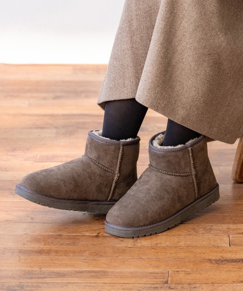 mooimooi（モーイモーイ）の「撥水ショート ムートンブーツ（ブーツ・レディース・チャコールグレー/ブラック/ダークブラウン/ベージュ/ブルー/キャメル/アイボリー系・LL/3L/4L/S/M/L）」の2枚目の写真
