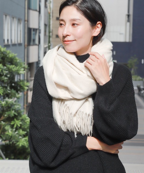 LEPSIM（レプシィム）の「洗える無地ストール　294848（ストール/ショール・レディース・アイボリー/グレー/ベージュ・ONE SIZE）」の2枚目の写真