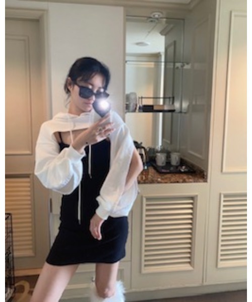 epine（エピヌ）の「Ee cropped hoodie（パーカー・レディース・ホワイト・FREE）」の3枚目の写真