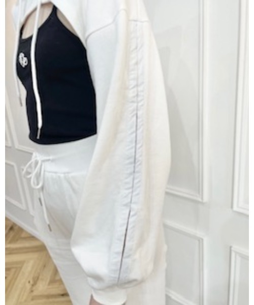 epine（エピヌ）の「Ee cropped hoodie（パーカー・レディース・ホワイト・FREE）」の2枚目の写真