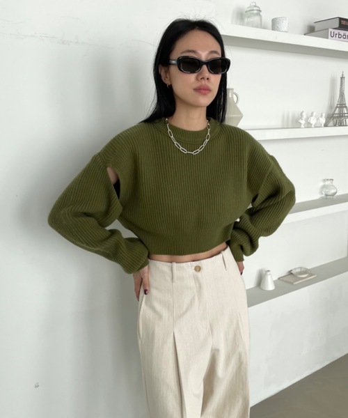 Didot.showroom（ディドット ショールーム）の「《ウール50％》クロップド丈スリッド入り肉厚リブニット（ニット/セーター・レディース・ブラック/レッド/グリーン/アイボリー・FREE）」の3枚目の写真
