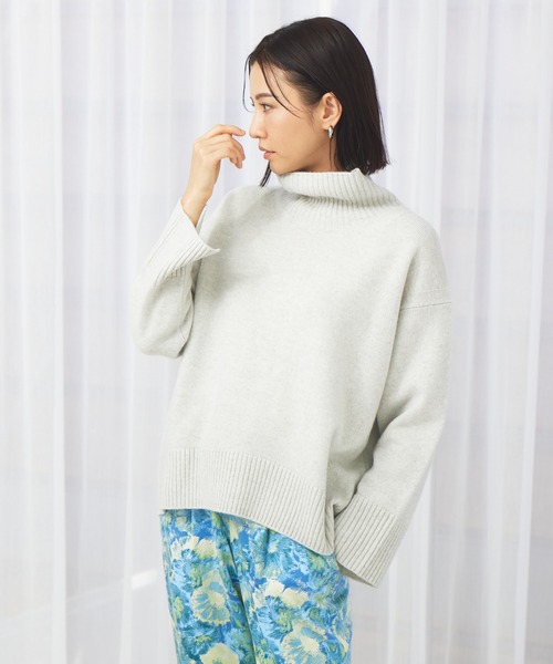 qualite（カリテ）の「ファインウールオフタートルプルオーバー（ニット/セーター・レディース・ライトグレー/ベージュ/グリーン・フリー）」の2枚目の写真