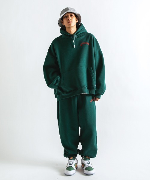 APPLEBUM（アップルバム）の「Logo Oversize Sweat Pants（その他パンツ・メンズ・ベージュ/ネイビー/ブラウン/オフホワイト/グリーン・MEDIUM/LARGE/X-LARGE）」の4枚目の写真